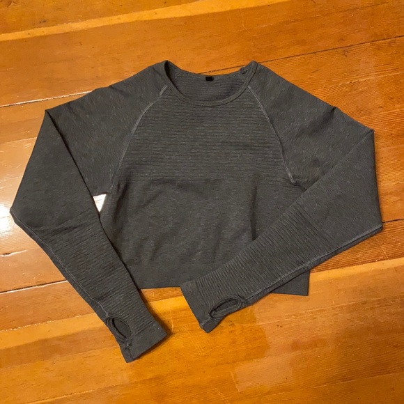 Alphalete Tops - Alphalete Revival long sleeve crop top